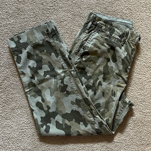 Gap Khakis Straight High Rise Camo Crop Pants - Picture 1 of 6